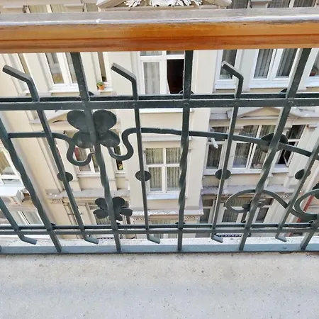 Luxury Renovated, Proper Flat- Beyoglu 4 *