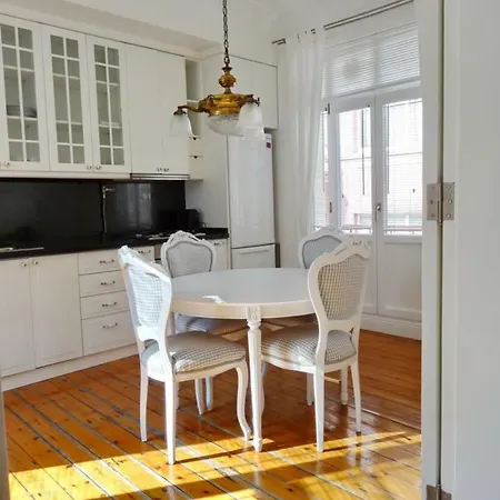 Διαμέρισμα Luxury Renovated, Proper Flat- Beyoglu 4 *
